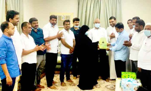 സു​ഹ്റ കോ​ഡൂ​രി​ന് യാ​ത്ര​യ​യ​പ്പ് ന​ൽ​കി