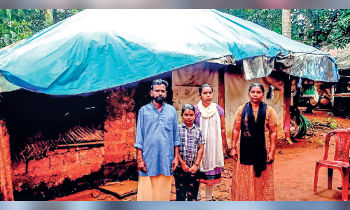 മു​ട്ടാ​ത്ത വാ​തി​ലു​ക​ളി​ല്ല; ത​ല ചാ​യ്ക്കാ​ൻ  മ​ണി​ക്കും കു​ടും​ബ​ത്തി​നും വേ​ണം വീ​ട്