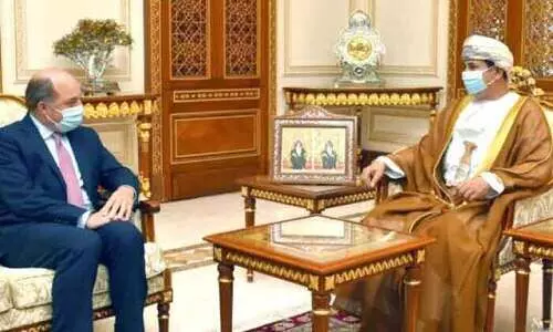 റോയൽ ഒാഫിസ്​ മന്ത്രി ബ്രിട്ടീഷ്​ പ്രതിരോധ സെക്രട്ടറിയുമായി കൂടിക്കാഴ്​ച നടത്തി