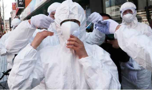 ആ​രോ​ഗ്യ​പ്ര​വ​ർ​ത്ത​ക​ർ​ക്ക്​ പു​തി​യ ക്വാ​റ​ൻ​റീ​ൻ മാ​ർ​ഗ​രേ​ഖ​ക്ക്​ നീ​ക്കം