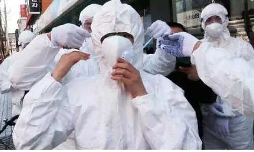 ആ​രോ​ഗ്യ​പ്ര​വ​ർ​ത്ത​ക​ർ​ക്ക്​ പു​തി​യ ക്വാ​റ​ൻ​റീ​ൻ മാ​ർ​ഗ​രേ​ഖ​ക്ക്​ നീ​ക്കം