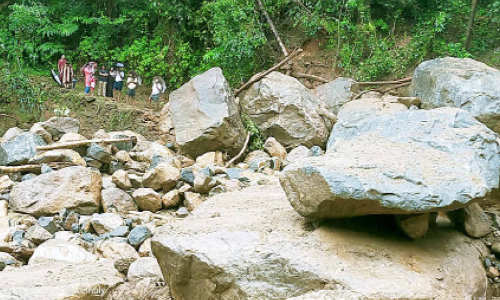 മലയിടിച്ചിലും മലവെള്ളപ്പാച്ചിലും പുളിക്കപ്പാറ ചപ്പാത്ത്​ തകര്‍ന്ന്​ എട്ട്​ കുടുംബങ്ങള്‍ ഒറ്റപ്പെട്ടു