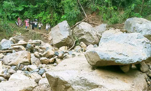 മലയിടിച്ചിലും മലവെള്ളപ്പാച്ചിലും പുളിക്കപ്പാറ ചപ്പാത്ത്​ തകര്‍ന്ന്​ എട്ട്​ കുടുംബങ്ങള്‍ ഒറ്റപ്പെട്ടു