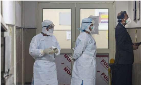 ആശുപത്രിയിൽ പോകുന്നതിനിടെ കോവിഡ് രോഗിയെയും ഭർത്താവിനെയും നാട്ടുകാർ തടഞ്ഞു ആശുപത്രിയിൽ പോകുന്നതിനിടെ കോവിഡ് രോഗിയെയും ഭർത്താവിനെയും നാട്ടുകാർ തടഞ്ഞു