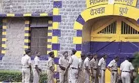 പൂനെയിൽ കോവിഡ് പോസിറ്റീവായ രണ്ട് തടവുകാർ ജയിൽ ചാടി പൂനെയിൽ കോവിഡ് പോസിറ്റീവായ രണ്ട് തടവുകാർ ജയിൽ ചാടി