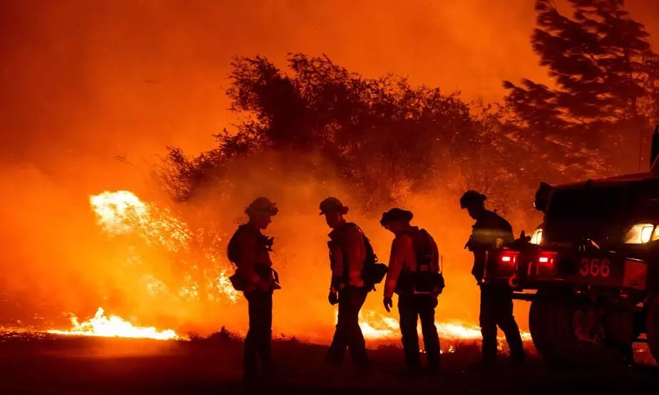കാലിഫോർണിയയിൽ കാട്ടുതീ പടരുന്നു; മൂന്ന്​ മരണം