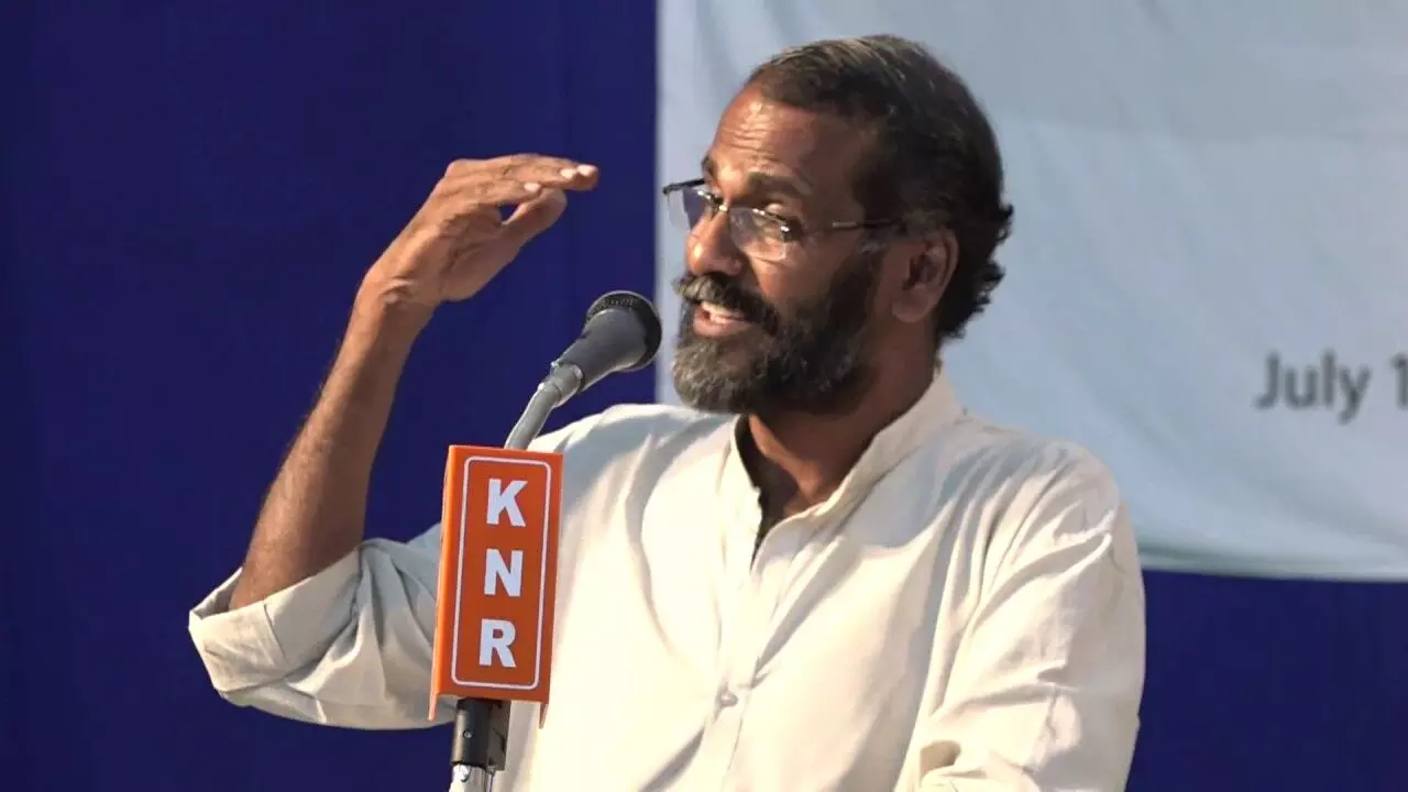 രാജ്യത്ത് വിഭജനകാലത്തെ ഓർമിപ്പിക്കുന്ന സാഹചര്യങ്ങൾ -സുനിൽ പി. ഇളയിടം രാജ്യത്ത് വിഭജനകാലത്തെ ഓർമിപ്പിക്കുന്ന സാഹചര്യങ്ങൾ -സുനിൽ പി. ഇളയിടം