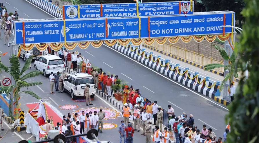 മേൽപാലത്തിന് സവർക്കറുടെ പേര്: കന്നടിഗരുടെ പ്രതിഷേധത്തിൽ ബി.ജെ.പി സർക്കാർ പ്രതിരോധത്തിൽ മേൽപാലത്തിന് സവർക്കറുടെ പേര്: കന്നടിഗരുടെ പ്രതിഷേധത്തിൽ ബി.ജെ.പി സർക്കാർ പ്രതിരോധത്തിൽ
