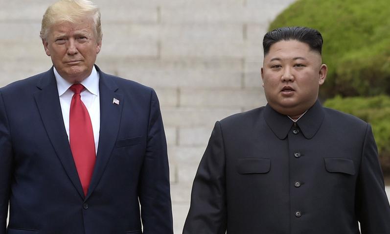 കിമ്മിനെ വില കുറച്ചു കാണരുത്; അദ്ദേഹം ആരോഗ്യത്തോടെയിരിക്കുന്നു -ട്രംപ് കിമ്മിനെ വില കുറച്ചു കാണരുത്; അദ്ദേഹം ആരോഗ്യത്തോടെയിരിക്കുന്നു -ട്രംപ്