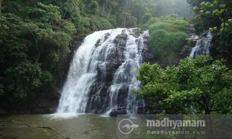 iruppu waterfalls iruppu waterfalls