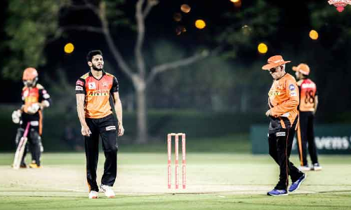 രണ്ടായി തിരിഞ്ഞ്​ പരിശീലന മത്സരവുമായി സൺറൈസേഴ്​സ്​ ഹൈദരാബാദ്​