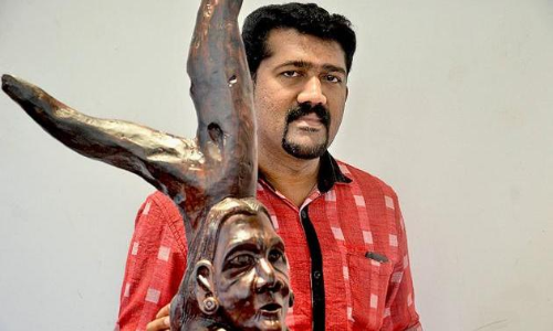 ഹൈടെക് തട്ടിപ്പ് നടത്താനൊരുങ്ങിയ മദാമ്മക്ക് എട്ടിന്‍റെ പണി കൊടുത്ത് മലയാളി