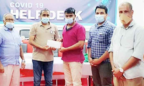 സി.​എ​ച്ച്​ സെൻറ​റി​ന്​ ഫ​ണ്ട് കൈ​മാ​റി