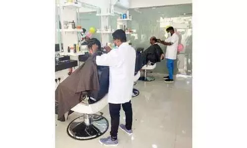 കോവിഡ്​മുക്​തമാക്കാം, ബാർബർ ഷോപ്പുകൾ