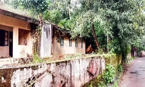 പ്രേതാലയമായി ആർ.ഡി.ഒ ക്വാർേട്ടഴ്സ് പ്രേതാലയമായി ആർ.ഡി.ഒ ക്വാർേട്ടഴ്സ്