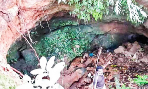 ഇ​​​ടു​​​ക്കി ആ​​​ർ​​​ച്​ ഡാ​​​മി​​​ന്​ മു​​​ന്നി​​​ൽ അടിവാരത്ത്​ അ​​​ഗാ​​​ധഗ​​​ർ​​​ത്തം