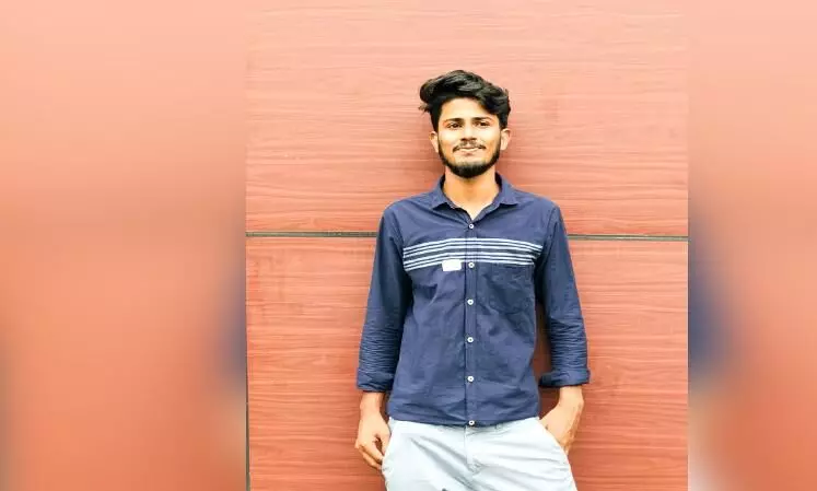 മ​രം വ​ര​മാ​യി; കൊ​മ്പി​ൽ പി​ടി​ച്ച്​ സു​ഹൈ​ൽ ജീ​വി​ത​ത്തി​ലേ​ക്ക്​ ക​യ​റി