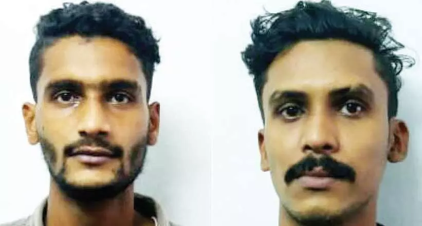 മൊബൈൽ ഫോൺ മോഷണം: യുവാക്കൾ പിടിയിൽ മൊബൈൽ ഫോൺ മോഷണം: യുവാക്കൾ പിടിയിൽ