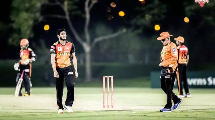 രണ്ടായി തിരിഞ്ഞ്​ പരിശീലന മത്സരവുമായി സൺറൈസേഴ്​സ്​ ഹൈദരാബാദ്​