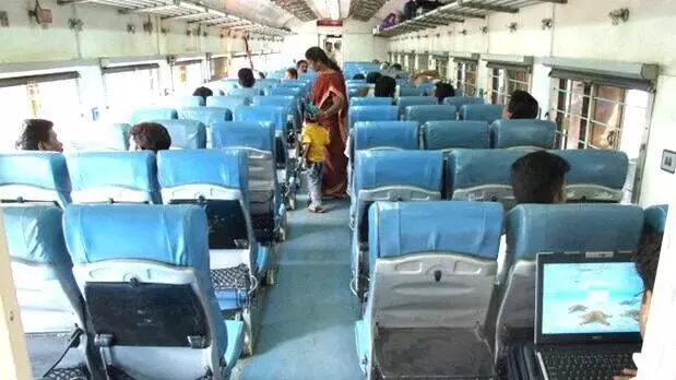 പ്രതിഷേധം ഫലം കണ്ടു; വേണാടും ജനശതാബ്ദിയും തുടരും പ്രതിഷേധം ഫലം കണ്ടു; വേണാടും ജനശതാബ്ദിയും തുടരും