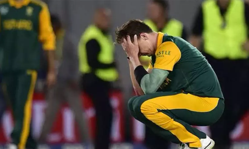 ക്രിക്കറ്റ് ബോർഡിനെ സർക്കാർ സസ്പെൻഡ് ചെയ്തു; ദക്ഷിണാഫ്രിക്കക്ക് വിലക്ക് ഭീഷണി ക്രിക്കറ്റ് ബോർഡിനെ സർക്കാർ സസ്പെൻഡ് ചെയ്തു; ദക്ഷിണാഫ്രിക്കക്ക് വിലക്ക് ഭീഷണി