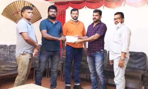 യാ​ത്രാ​സ​ഹാ​യം കൈ​മാ​റി