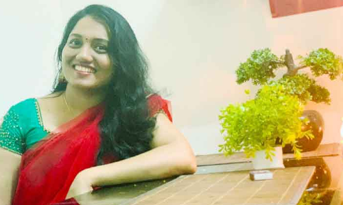 സം​ഗീ​ത ബി​രു​ദാ​ന​ന്ത​ര ബി​രു​ദ​ത്തി​ൽ റാ​ങ്കും മ​ധു​ര​സ്വ​ര​വു​മാ​യി മീ​നു അ​നൂ​പ്