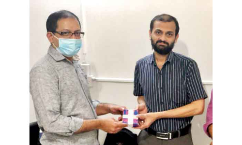 മു​സ്ത​ഫ അ​റ​ക്ക​പ്പ​റ​മ്പി​ലി​ന് യാ​ത്ര​യ​യ​പ്പ് ന​ൽ​കി