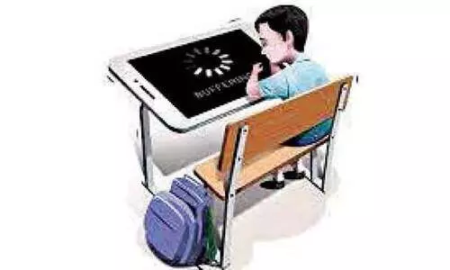 ഓൺലൈൻ ക്ലാസിന് മുഴുവൻ ഫീസുമെന്ന നിലപാട് തിരുത്തണമെന്ന് രക്ഷിതാക്കള്‍