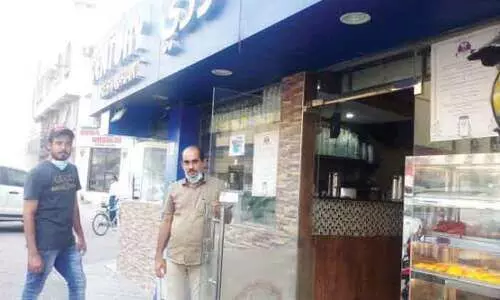 സ്നേഹം ചാലിച്ച പാഴ്സലുകൾ സ്നേഹം ചാലിച്ച പാഴ്സലുകൾ