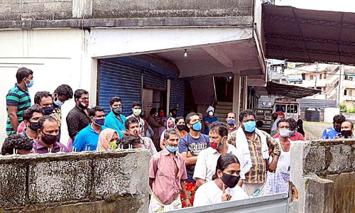 കോവിഡ് സെൻററിൽ അടിസ്ഥാന സൗകര്യങ്ങളില്ലെന്ന്; രോഗികൾ പ്രതിഷേധിച്ചു