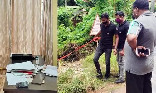 ഭരണിക്കാവ് സബ് രജിസ്ട്രാർ ഒാഫിസ് കുത്തിത്തുറന്ന് തിരച്ചിൽ; പിന്നിൽ വിലപിടിപ്പുള്ള രേഖകൾ തേടിയെത്തിയവർ ഭരണിക്കാവ് സബ് രജിസ്ട്രാർ ഒാഫിസ് കുത്തിത്തുറന്ന് തിരച്ചിൽ; പിന്നിൽ വിലപിടിപ്പുള്ള രേഖകൾ തേടിയെത്തിയവർ