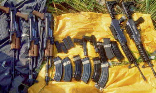 അതിർത്തിയിൽ ആ​യു​ധ​ങ്ങ​ൾ പി​ടി​കൂ​ടി