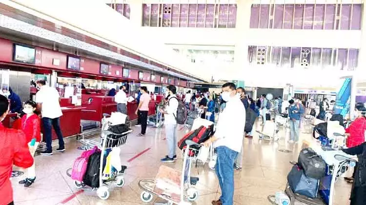 നോ​ർ​ക്ക- ലോ​ക കേ​ര​ള​സ​ഭ​യു​ടെ 11ാമ​ത്​ ചാ​ർ​ട്ട​ർ വി​മാ​നം പ​റ​ന്നു