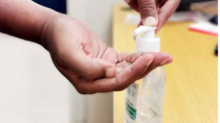 ഹാൻഡ് സാനിറ്റൈസർ വിൽപന: ആരോഗ്യ മന്ത്രാലയത്തിെൻറ അനുമതി നിർബന്ധം ഹാൻഡ് സാനിറ്റൈസർ വിൽപന: ആരോഗ്യ മന്ത്രാലയത്തിെൻറ അനുമതി നിർബന്ധം