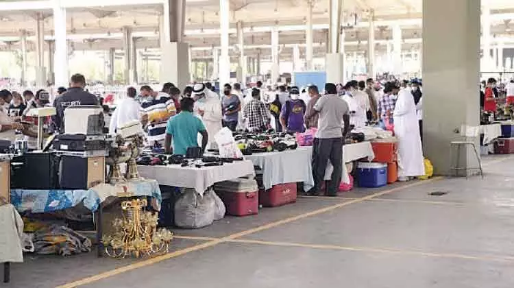 ഫ്രൈഡേ മാർക്കറ്റിൽ ഭേദപ്പെട്ട തിരക്ക്; അഭിനന്ദനം ഏറ്റുവാങ്ങി ക്രമീകരണങ്ങൾ ഫ്രൈഡേ മാർക്കറ്റിൽ ഭേദപ്പെട്ട തിരക്ക്; അഭിനന്ദനം ഏറ്റുവാങ്ങി ക്രമീകരണങ്ങൾ