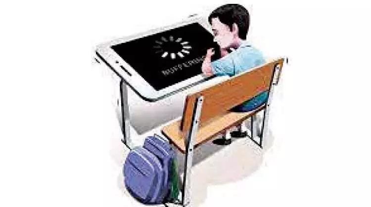 ഓൺലൈൻ ക്ലാസിന് മുഴുവൻ ഫീസുമെന്ന നിലപാട് തിരുത്തണമെന്ന് രക്ഷിതാക്കള്‍