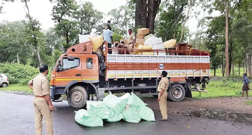മുത്തങ്ങയിലൂടെ ഒഴുകുന്നു; പാൻമസാല