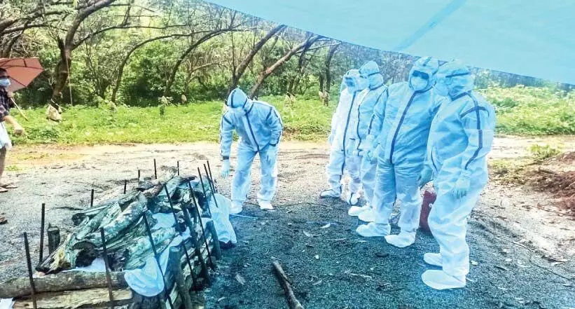 കോവിഡ് ബാധിതന്റെ മൃതദേഹം ക്രൈസ്തവ ആചാരപ്രകാരം ദഹിപ്പിച്ചു കോവിഡ് ബാധിതന്റെ മൃതദേഹം ക്രൈസ്തവ ആചാരപ്രകാരം ദഹിപ്പിച്ചു