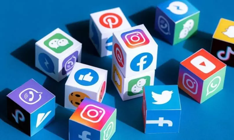 പാർട്ടി ഗ്രൂപ്പുകളുടെ പോരിനിടെ സൈബർ ഗ്രൂപ്പുകൾ അങ്കം തുടങ്ങി പാർട്ടി ഗ്രൂപ്പുകളുടെ പോരിനിടെ സൈബർ ഗ്രൂപ്പുകൾ അങ്കം തുടങ്ങി