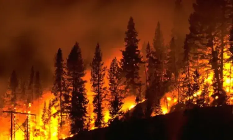 അമേരിക്കയിലെ കാട്ടുതീ: നിരവധി പേർ മരിച്ചതായി സംശയം അമേരിക്കയിലെ കാട്ടുതീ: നിരവധി പേർ മരിച്ചതായി സംശയം