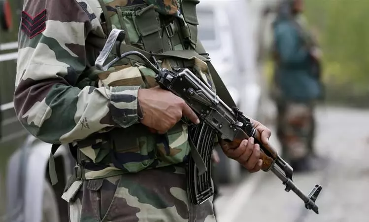 കശ്​മീരിലെ സൈനികൻ പെൺകുട്ടികൾക്കൊപ്പം പിടിയിൽ