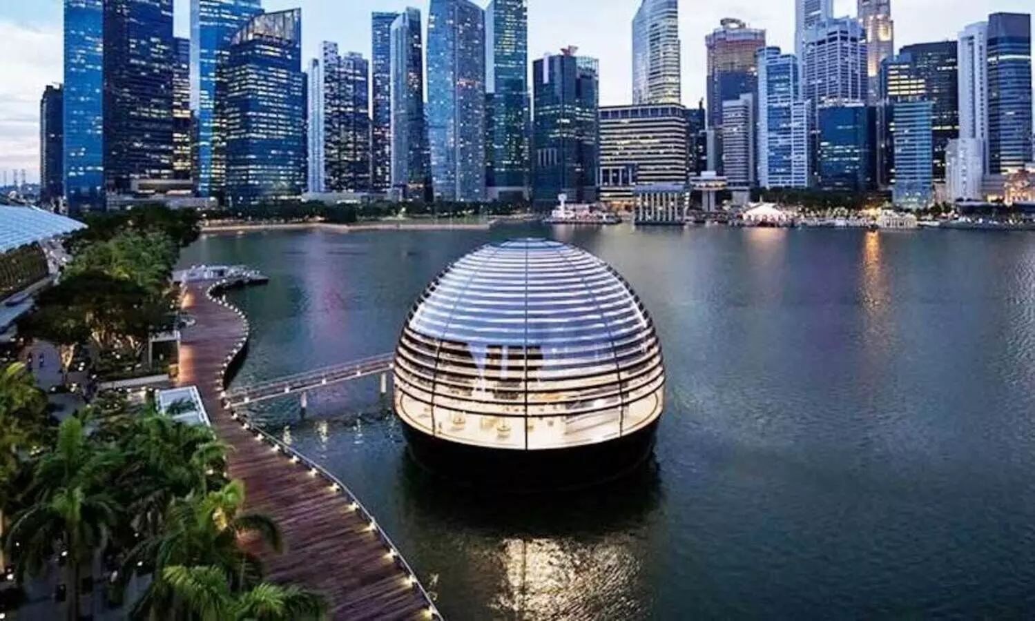 വെള്ളത്തിന്​ മുകളിൽ ചില്ലുകൊണ്ട്​ കുംഭഗോപുരം; ഞെട്ടിപ്പിച്ച്​ ആപ്പിളി​െൻറ പുതിയ റീട്ടെയിൽ സ്​റ്റോർ