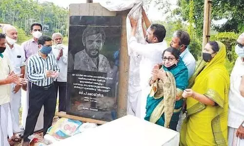 മുക്കത്തി​െൻറ സ്വന്തം മൊയ്തീന്​ ജീവൻ തുടിക്കും സ്മാരകം