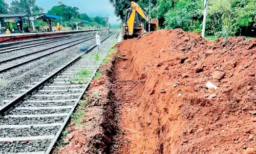 നിലമ്പൂർ റെയിൽവേ സ്റ്റേഷനിലെപ്ലാറ്റ്ഫോം ഉയർത്തൽ തുടങ്ങി നിലമ്പൂർ റെയിൽവേ സ്റ്റേഷനിലെപ്ലാറ്റ്ഫോം ഉയർത്തൽ തുടങ്ങി