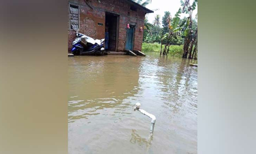 വെള്ളം കയറി; വീട് തകർന്നു
