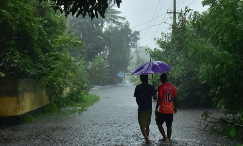 ബുധനാഴ്ചവരെ ശക്തമായ മഴ തുടരും; വിവിധ ജില്ലകളിൽ ഓറഞ്ച്, യെല്ലോ അലർട്ട്