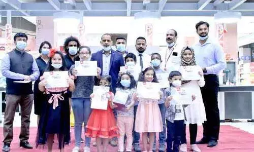 ഗ്രാൻഡ് ഹൈപ്പർമാർക്കറ്റ്​ ചിത്രരചന മത്സരം: വിജയികൾക്ക്​ സമ്മാനം നൽകി