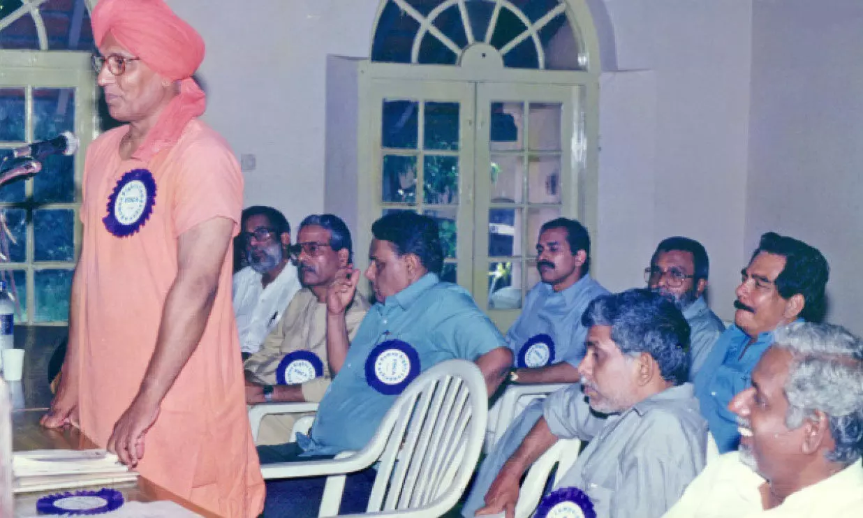 സ്വാമി അഗ്നിവേശ്: മാനവികതയുടെ ധീര പോരാളി സ്വാമി അഗ്നിവേശ്: മാനവികതയുടെ ധീര പോരാളി