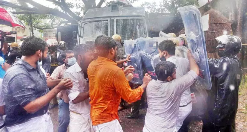 ജലീലിന്‍റെ രാജി; പ്രതിപക്ഷ  സംഘടനകളുടെ പ്രതിഷേധമിരമ്പി